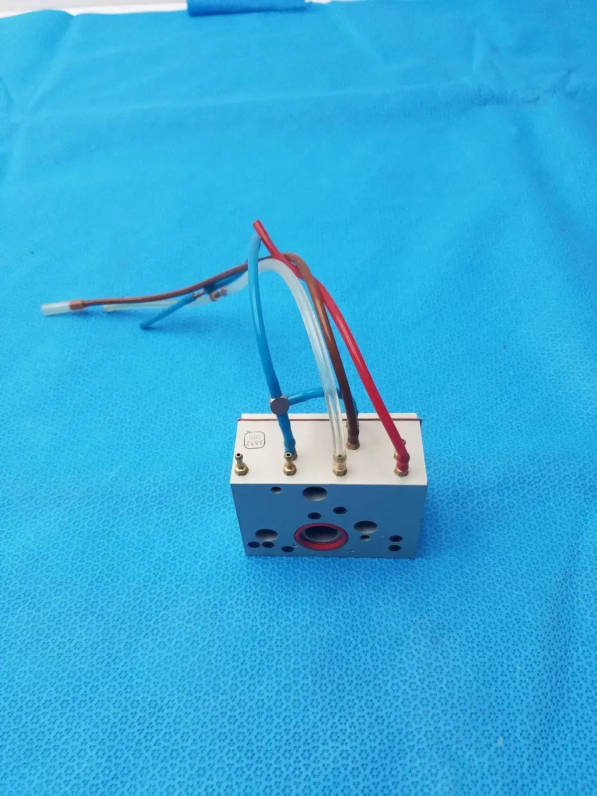 Generic Hydraulic Manifold Silver With 4 Pipes/Cable Hydraulic Manifold, second-hand product photo 2