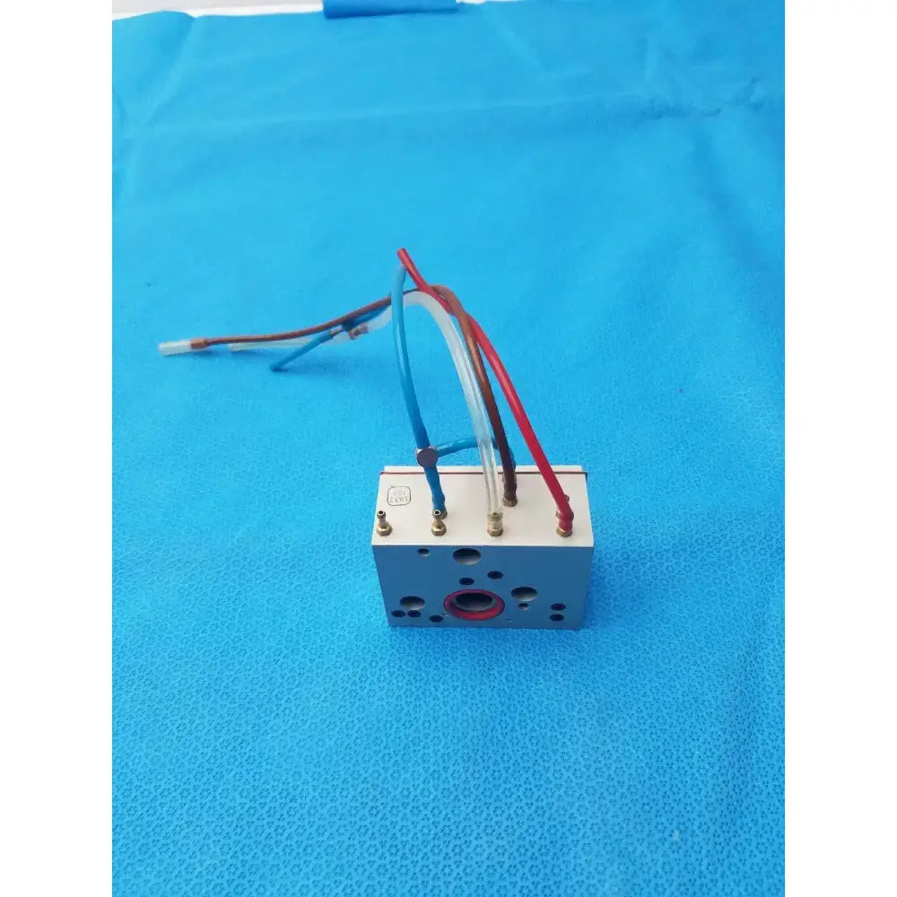 Generic Hydraulic Manifold Silver With 4 Pipes/Cable Hydraulic Manifold, second-hand product photo 2