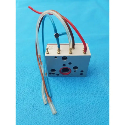 Generic Hydraulic Manifold Silver With 4 Pipes/Cable Hydraulic Manifold, second-hand product photo 1
