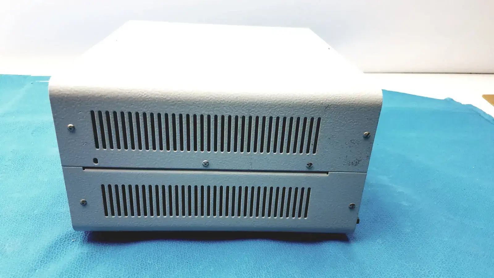 I.C Medical MegaDyne MegaVac Plus Smoke Evacuator with Charcoal Filter Unit Smoke Evacuator, second-hand product photo 2