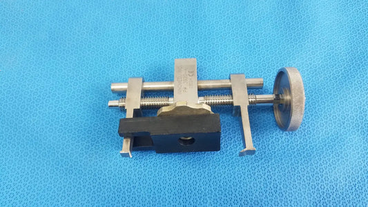 Reuse Medical Innomed 3920-A Femoral Extractor Surgical Instrument Surgical & Orthopedic Instruments, second-hand product photo 1