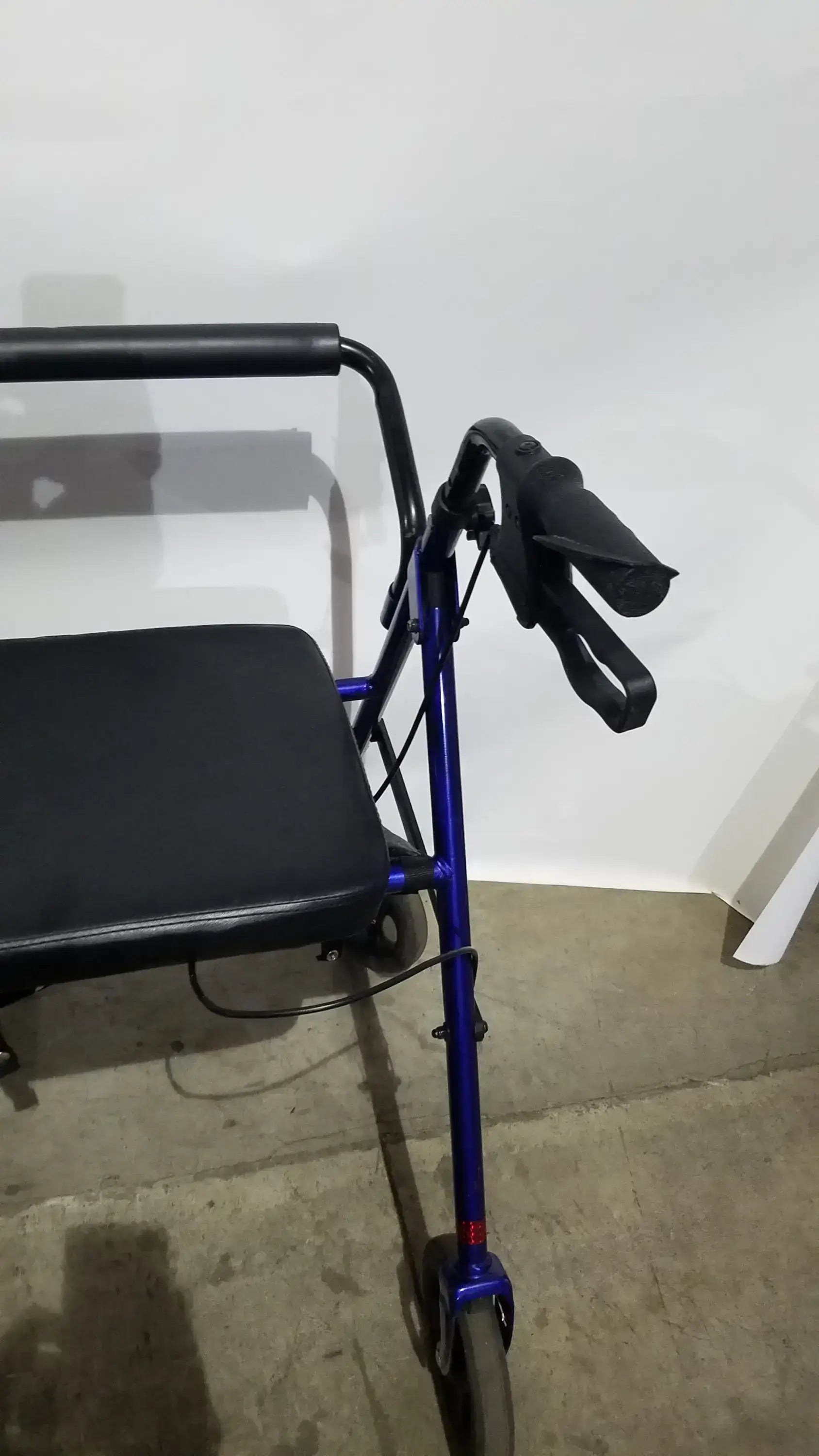 Reuse Medical Equipment Invacare 4-Wheel Rollator Walker with Seat Walkers, second-hand product photo 10