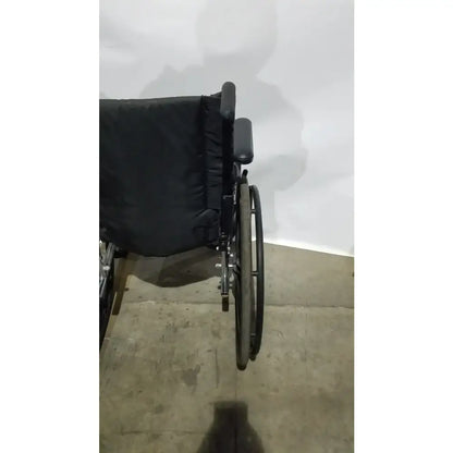 Reuse Medical Equipment Invacare 9000 XT Manual Wheelchair Folding Heavy Duty Mobility Medical Chair Wheelchairs, second-hand product photo 3