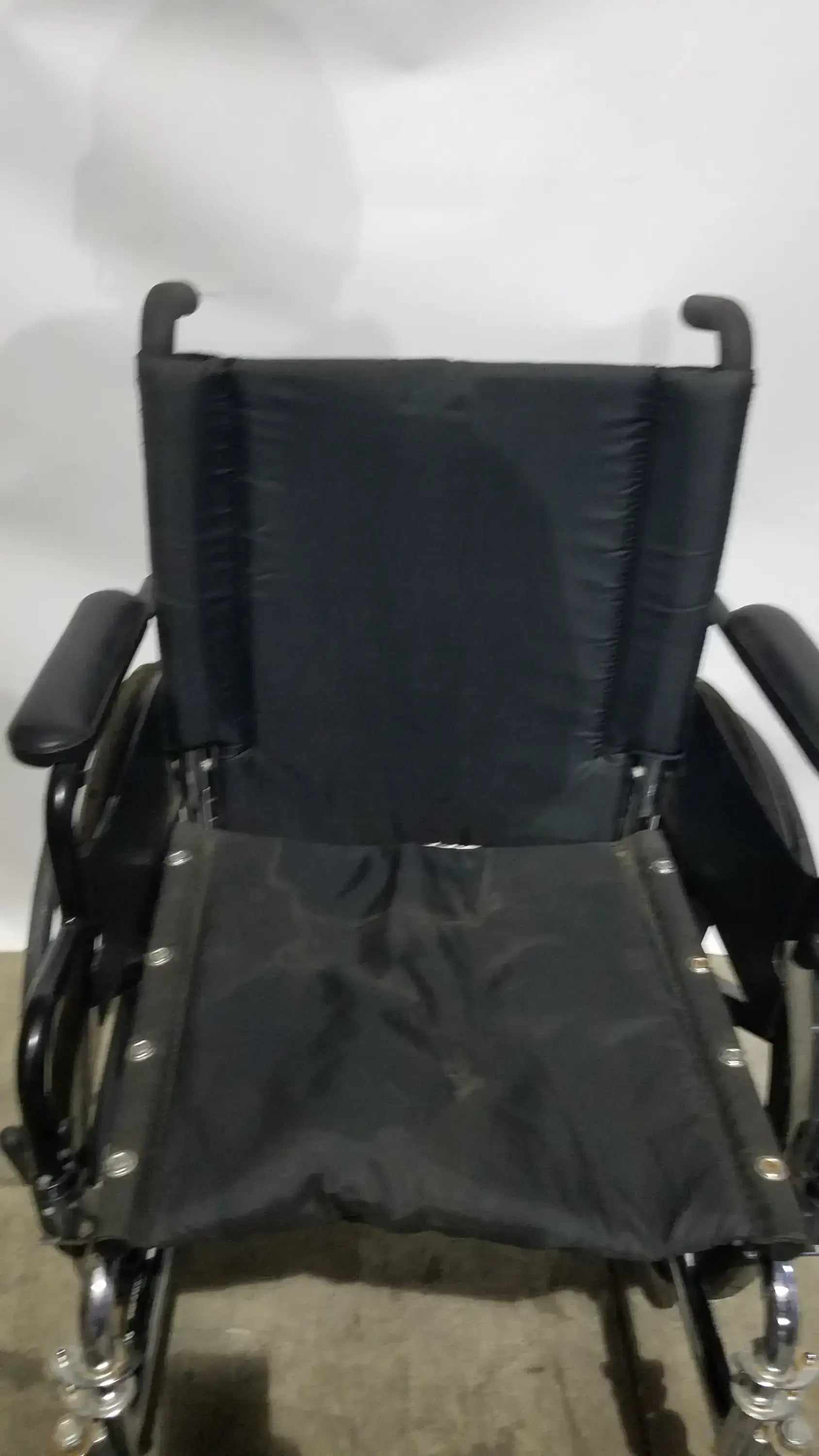 Reuse Medical Equipment Invacare 9000 XT Manual Wheelchair Folding Heavy Duty Mobility Medical Chair Wheelchairs, second-hand product photo 18