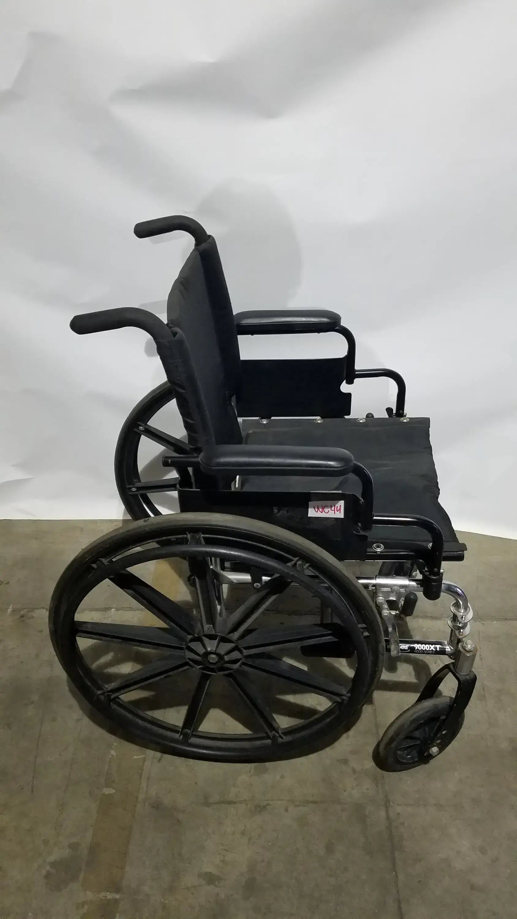 Reuse Medical Equipment Invacare 9000 XT Manual Wheelchair Folding Heavy Duty Mobility Medical Chair Wheelchairs, second-hand product photo 1