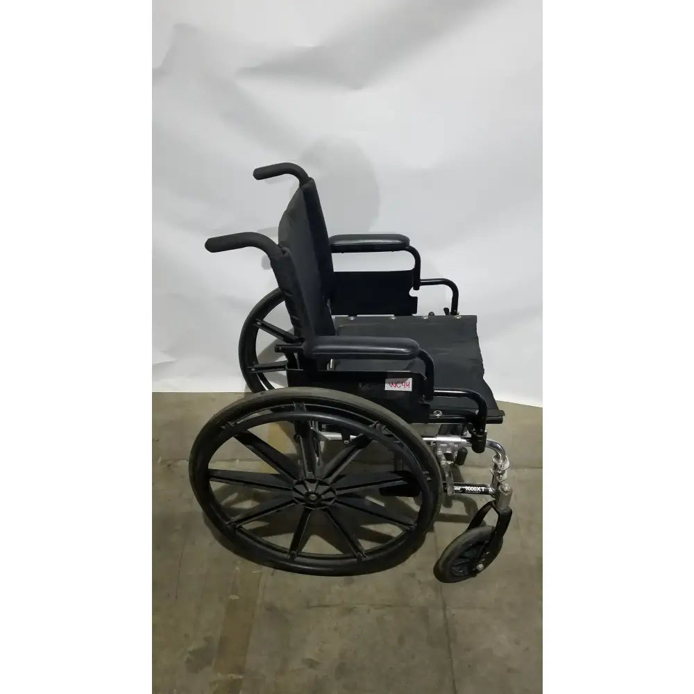 Reuse Medical Equipment Invacare 9000 XT Manual Wheelchair Folding Heavy Duty Mobility Medical Chair Wheelchairs, second-hand product photo 1