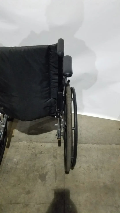 Reuse Medical Equipment Invacare 9000 XT Manual Wheelchair Folding Heavy Duty Mobility Medical Chair Wheelchairs, second-hand product photo 3
