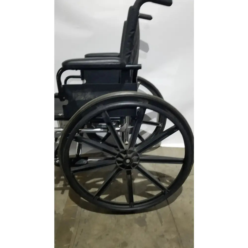 Reuse Medical Equipment Invacare 9000 XT Manual Wheelchair Folding Heavy Duty Mobility Medical Chair Wheelchairs, second-hand product photo 8