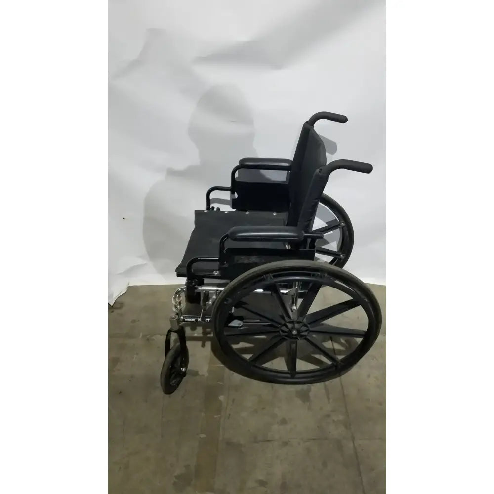 Reuse Medical Equipment Invacare 9000 XT Manual Wheelchair Folding Heavy Duty Mobility Medical Chair Wheelchairs, second-hand product photo 7