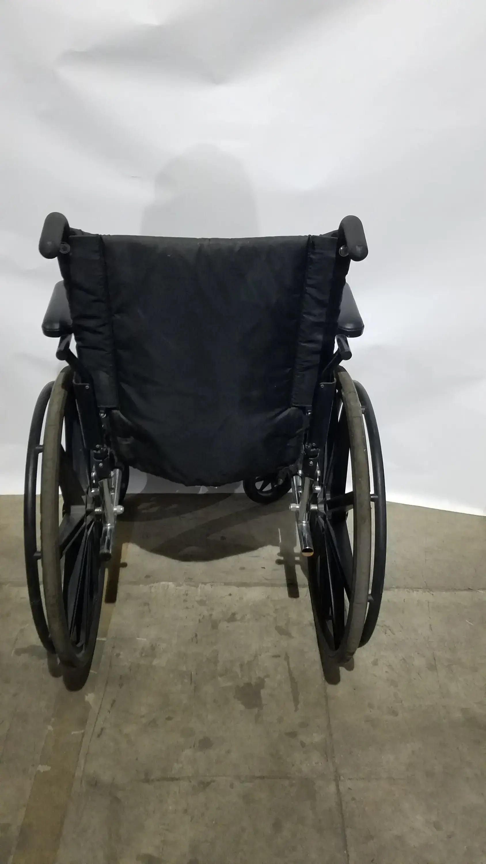 Reuse Medical Equipment Invacare 9000 XT Manual Wheelchair Folding Heavy Duty Mobility Medical Chair Wheelchairs, second-hand product photo 6