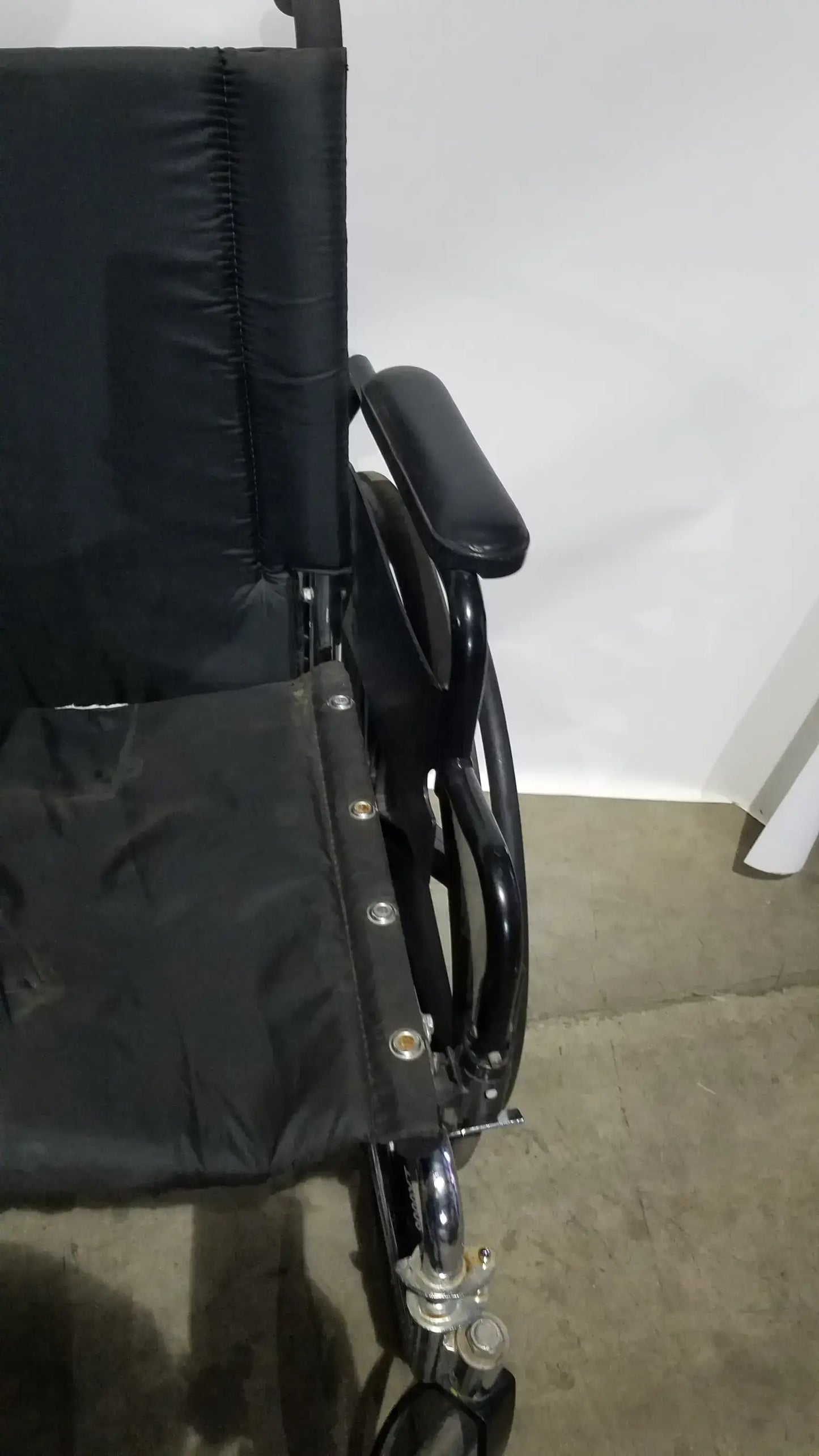 Reuse Medical Equipment Invacare 9000 XT Manual Wheelchair Folding Heavy Duty Mobility Medical Chair Wheelchairs, second-hand product photo 15