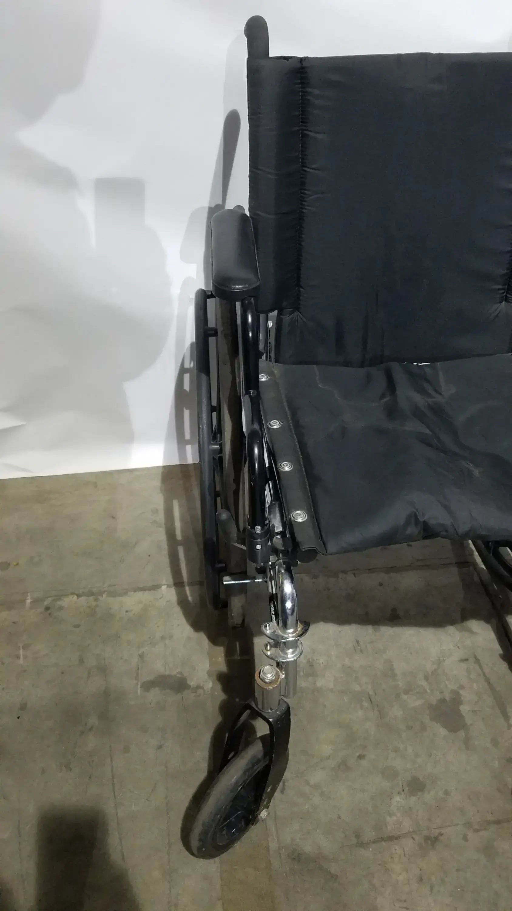 Reuse Medical Equipment Invacare 9000 XT Manual Wheelchair Folding Heavy Duty Mobility Medical Chair Wheelchairs, second-hand product photo 16