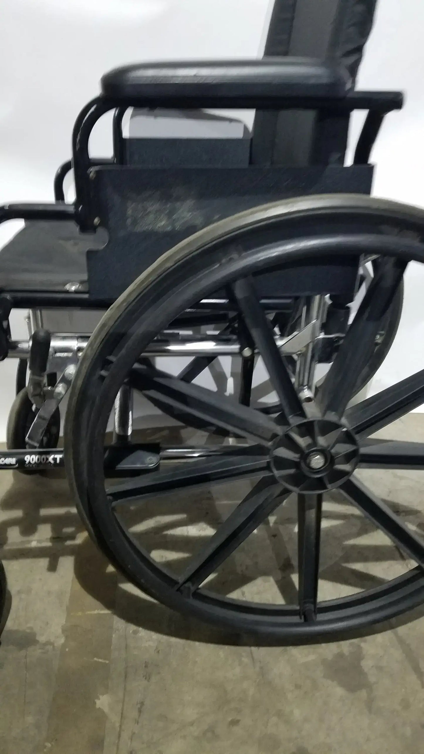 Reuse Medical Equipment Invacare 9000 XT Manual Wheelchair Folding Heavy Duty Mobility Medical Chair Wheelchairs, second-hand product photo 9