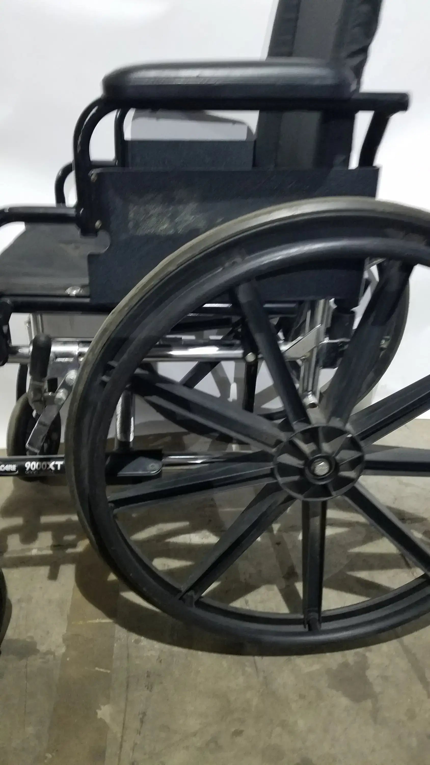 Reuse Medical Equipment Invacare 9000 XT Manual Wheelchair Folding Heavy Duty Mobility Medical Chair Wheelchairs, second-hand product photo 9