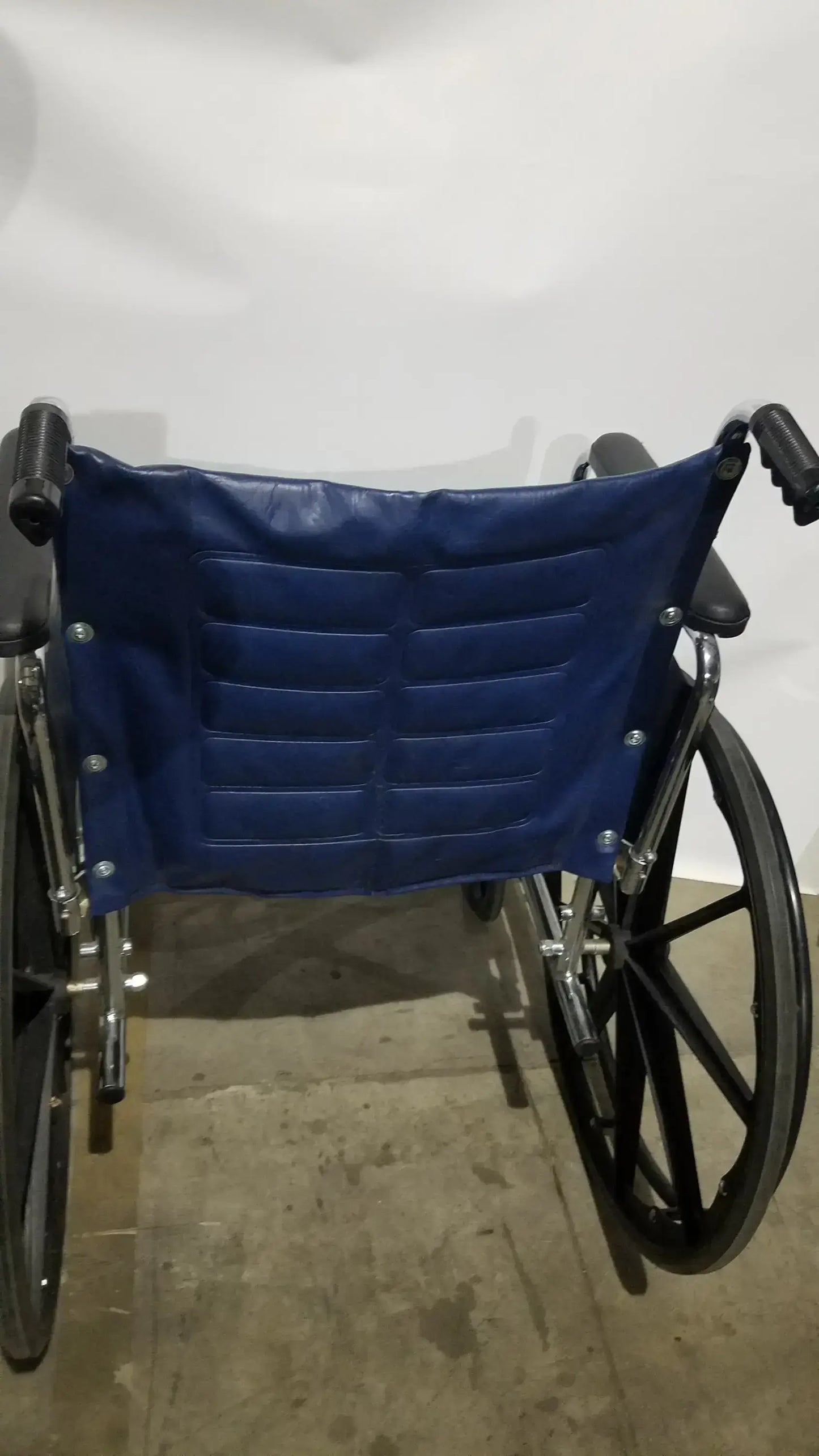 Reuse Medical Equipment Invacare Tracer EX2 Folding Manual Wheelchair Wheelchairs, second-hand product photo 4