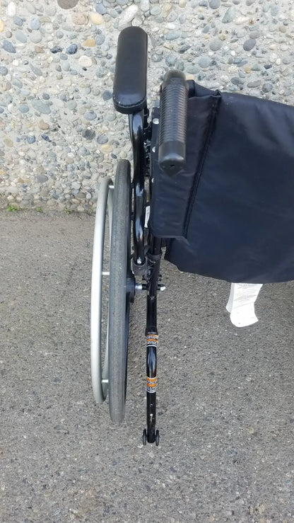 Reuse Medical Equipment Invacare Tracer SX5 Black Wheelchair Armrests Wheelchairs, second-hand product photo 3