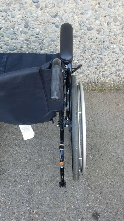 Reuse Medical Equipment Invacare Tracer SX5 Black Wheelchair Armrests Wheelchairs, second-hand product photo 2