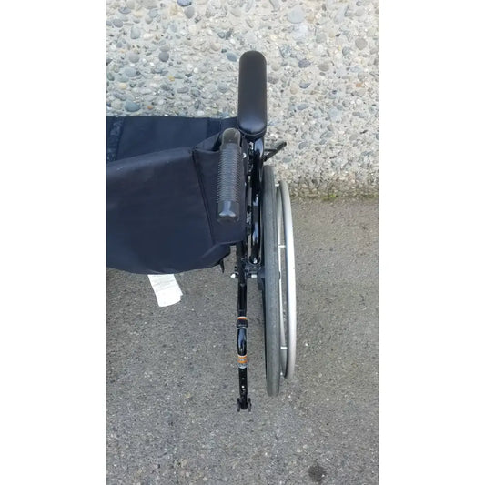 Reuse Medical Equipment Invacare Tracer SX5 Black Wheelchair Armrests Wheelchairs, second-hand product photo 2