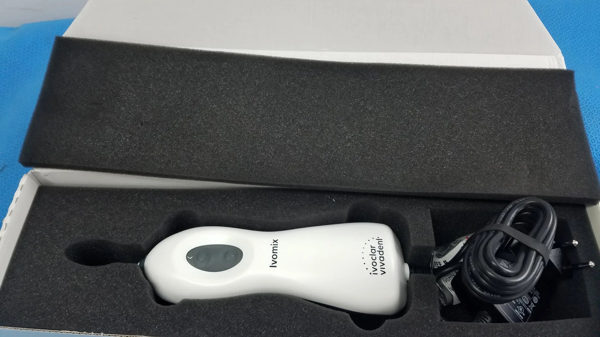 Ivoclar Vivadent Ivomix Vibrating Mixer With Adapter Charger and Box Vibrating Mixer, second-hand product photo 2