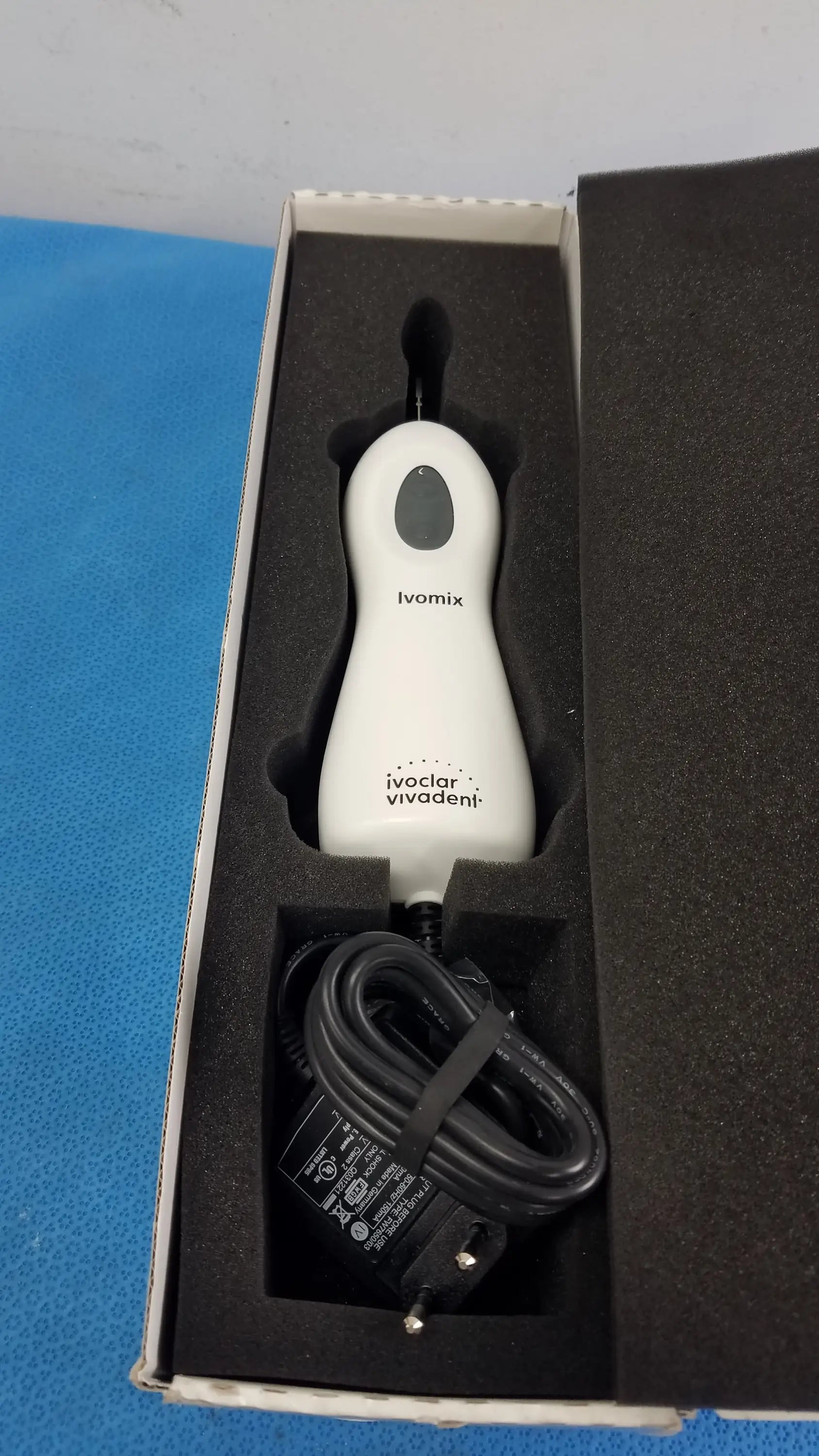 Ivoclar Vivadent Ivomix Vibrating Mixer With Adapter Charger and Box Vibrating Mixer, second-hand product photo 4