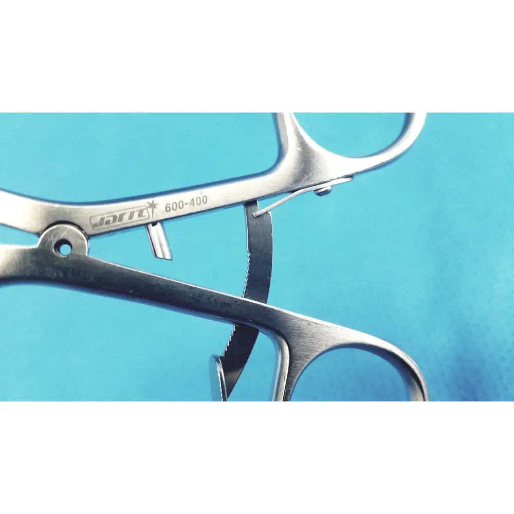 Silver stainless steel laparoscopiic steel clamp with engraved jart 600-400 marking on handle for surgical use
