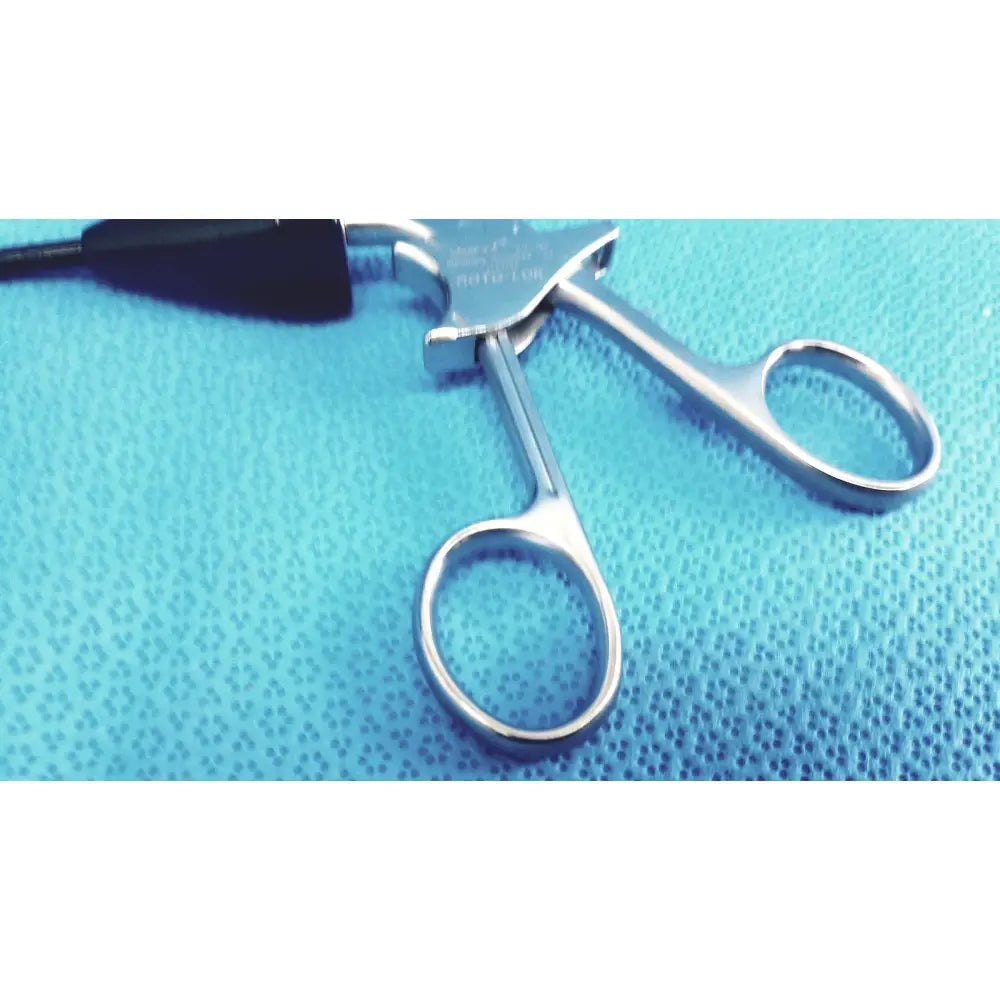 Jarit 610-140 roto-lok stainless steel clamp with silver curved jaws and black handle for precise surgical use