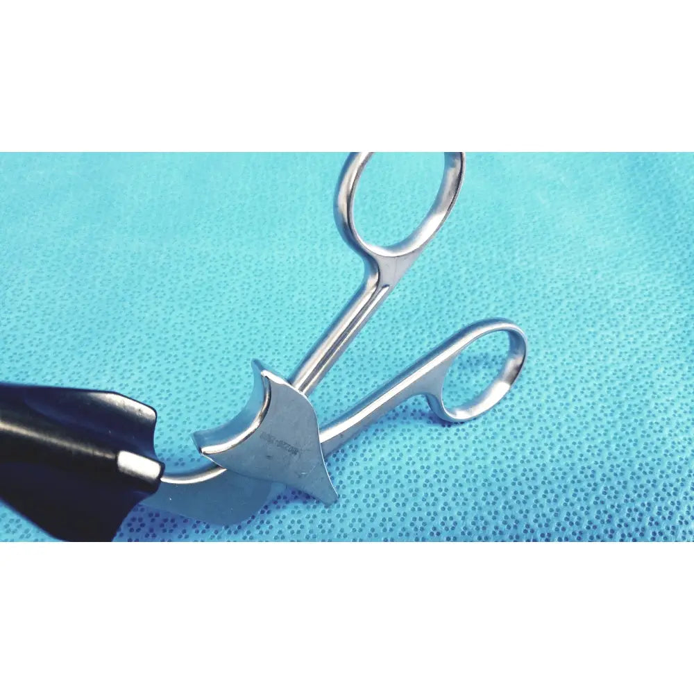 Jarit 610-140 stainless steel roto-lok surgical clamp with black rubberized handle for secure grasping
