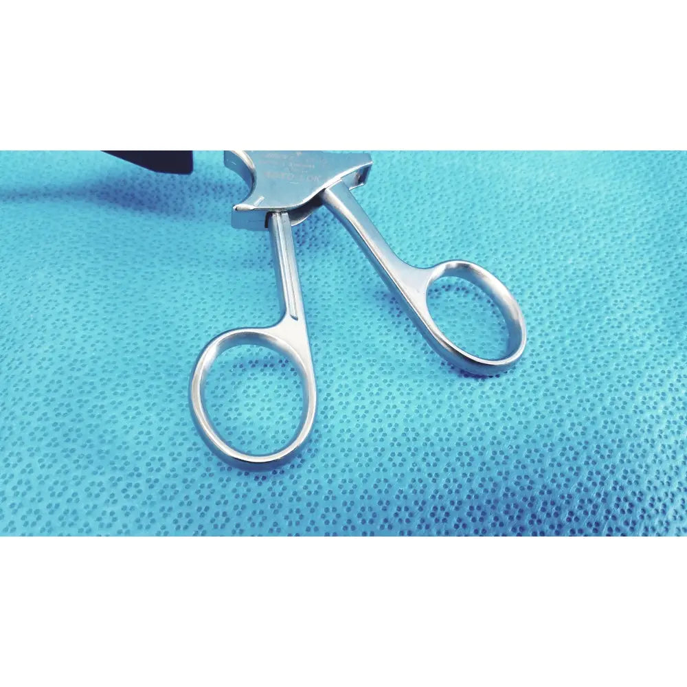 Jarit 610-140 stainless steel roto-lok surgical retractor with polished finish and ergonomic circular handles