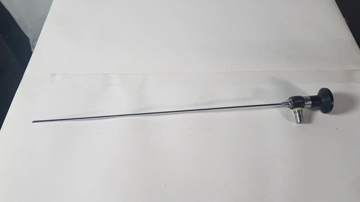 Black-handled karl storz 27020 c hopkins 70 degree cystoscope with metallic shaft and camera lens for reuse medical use