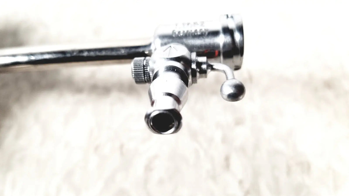 Silver metallic karl storz 27090j endoscope obturator with cylindrical handle and articulated joints for surgical use