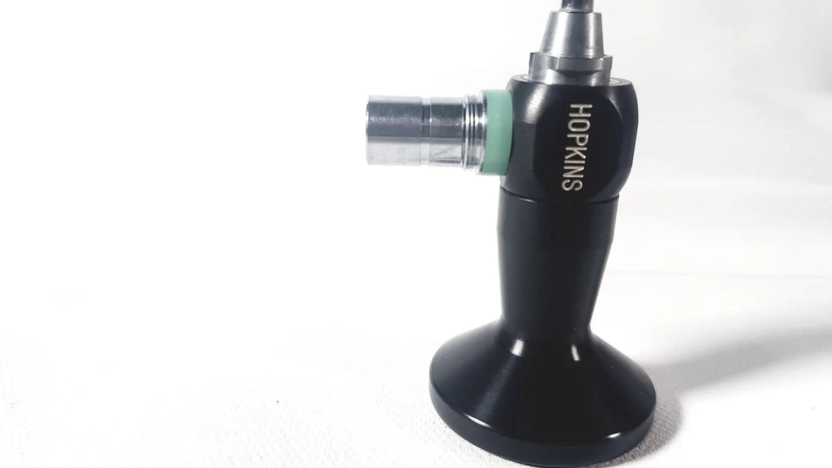 Black karl storz hopkins surgical torch with metallic nozzle and green accent ring for arthroscopic procedures