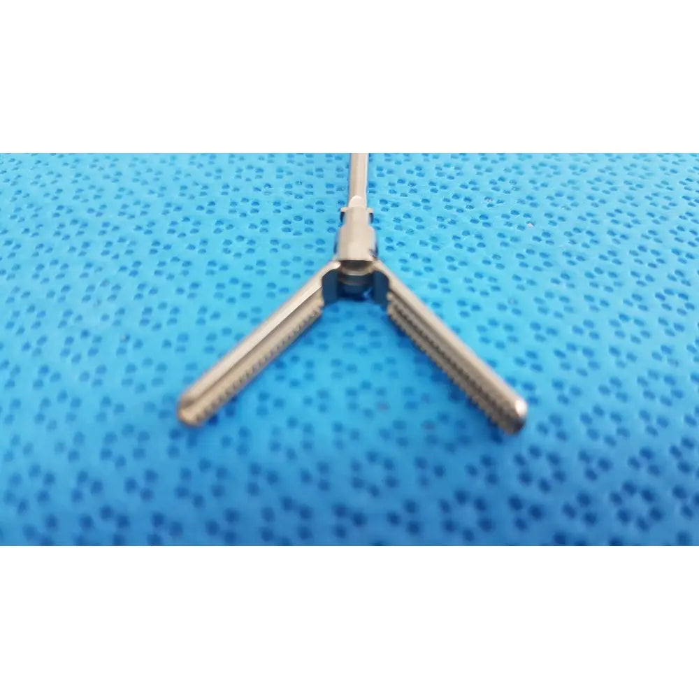Stainless steel karl storz laparoscopic grasper model 33410 dyd with three prongs and central pivot point