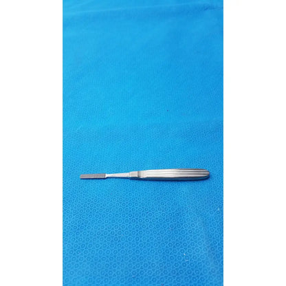 Silver karl storz stainless steel n4525 surgical instrument with textured ridged handle and fine comb-like tip