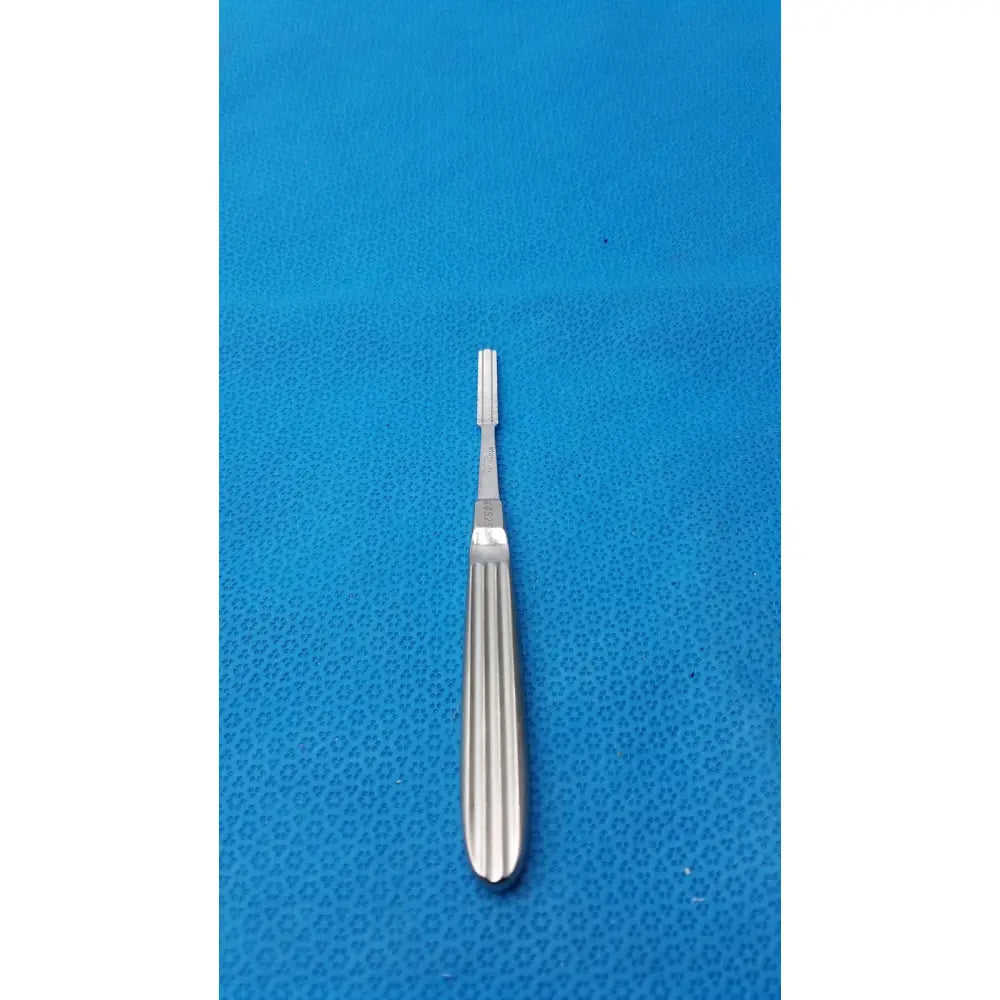 Silver karl storz stainless steel n4525 surgical instrument with ribbed handle and flat tapered tip for precise use