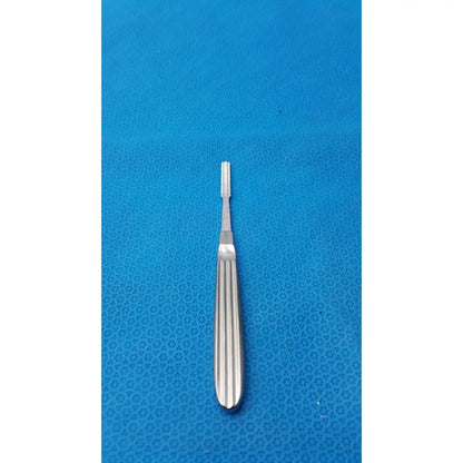 Silver karl storz stainless steel n4525 surgical instrument with ribbed handle and flat tapered tip for precise use