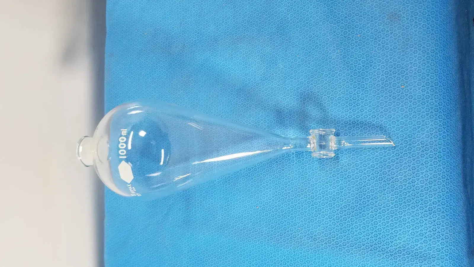 Kimax Kimble Separatory Funnel, 1000 mL, Glass, Heavy-Duty Laboratory Ware Separatory Funnel, second-hand product photo 6
