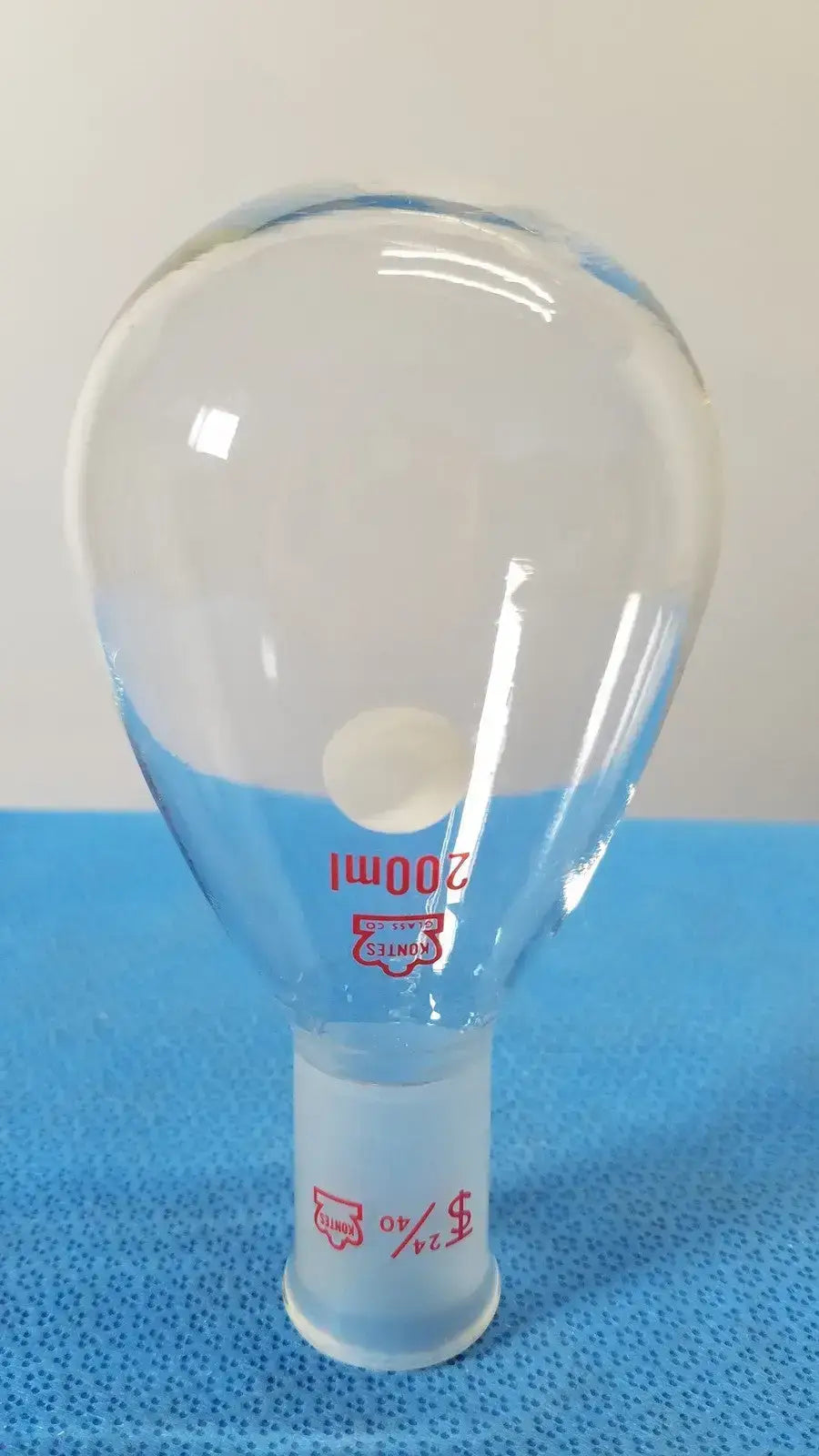kontes 200 milliliter single-neck round bottom flask with a 24/40 joint. Round Bottom Flask, second-hand product photo 1