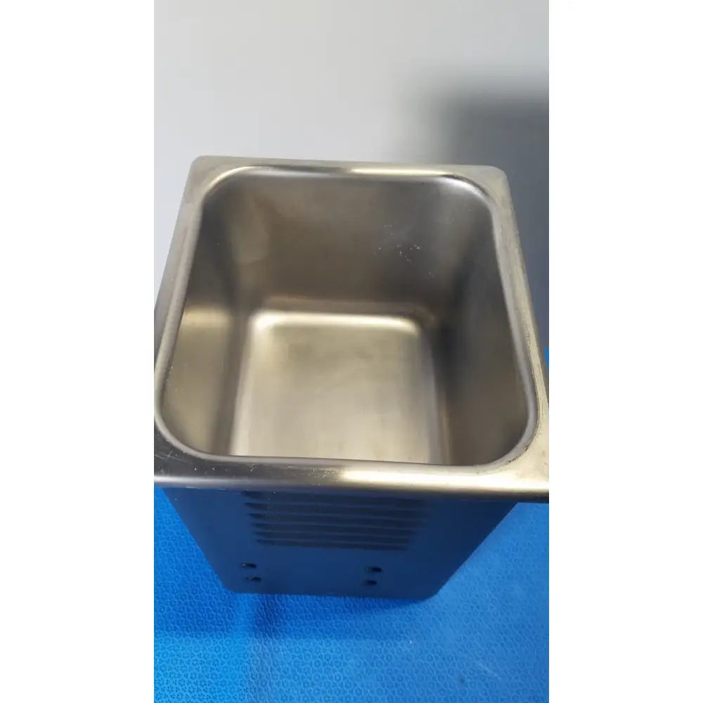 Stainless steel l&r quantrex q90 ultrasonic cleaner tabletop tank with sleek reflective interior and vented sides