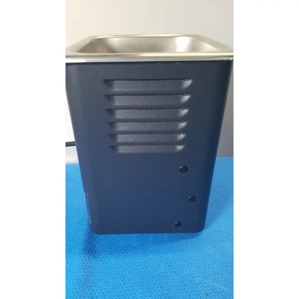 Black rectangular L&R Quantrex Q90 ultrasonic cleaner tabletop tank with stainless steel interior and side vents
