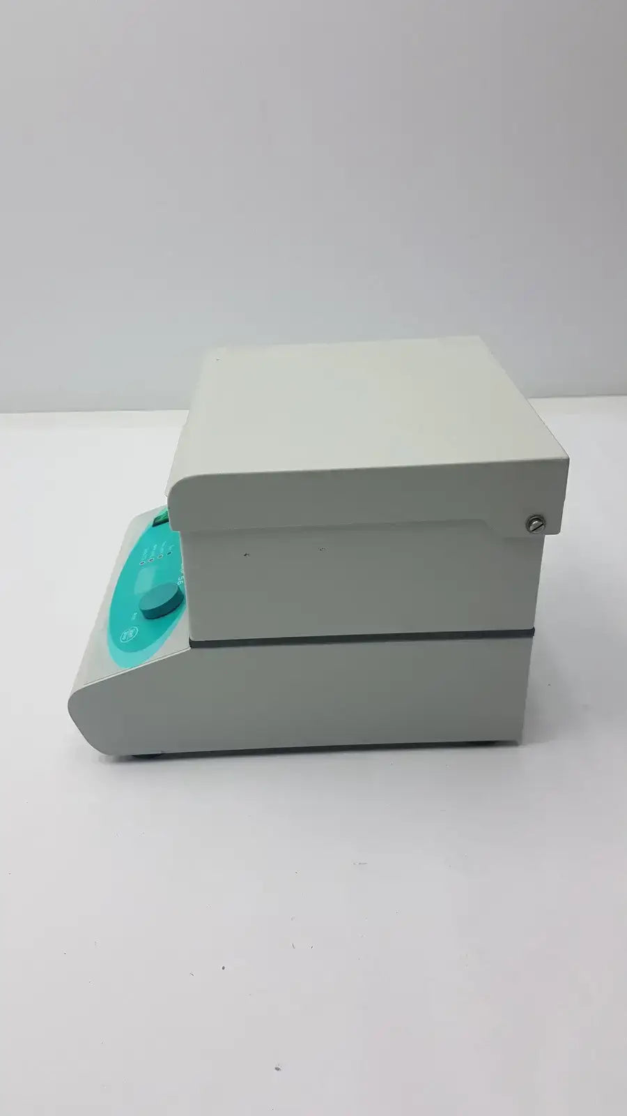 Labnet Vortemp 56 EVC Incubating Shaker Incubating Shaker, second-hand product photo 3