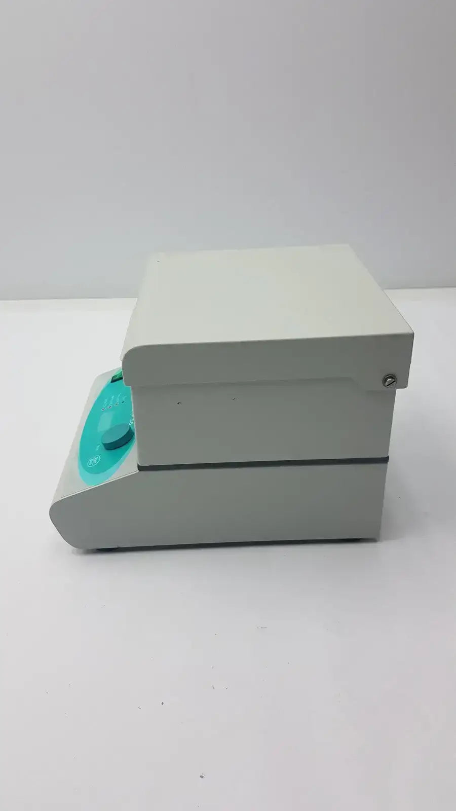 Labnet Vortemp 56 EVC Incubating Shaker Incubating Shaker, second-hand product photo 3