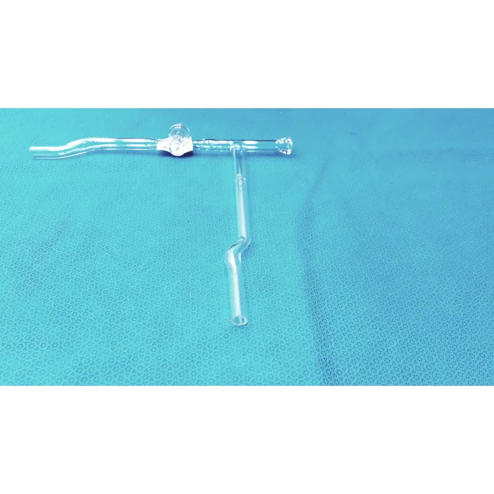 Clear glass laboratory glass decantor separator with t-shaped tubing, central connector, and curved ends in borosilicate glass