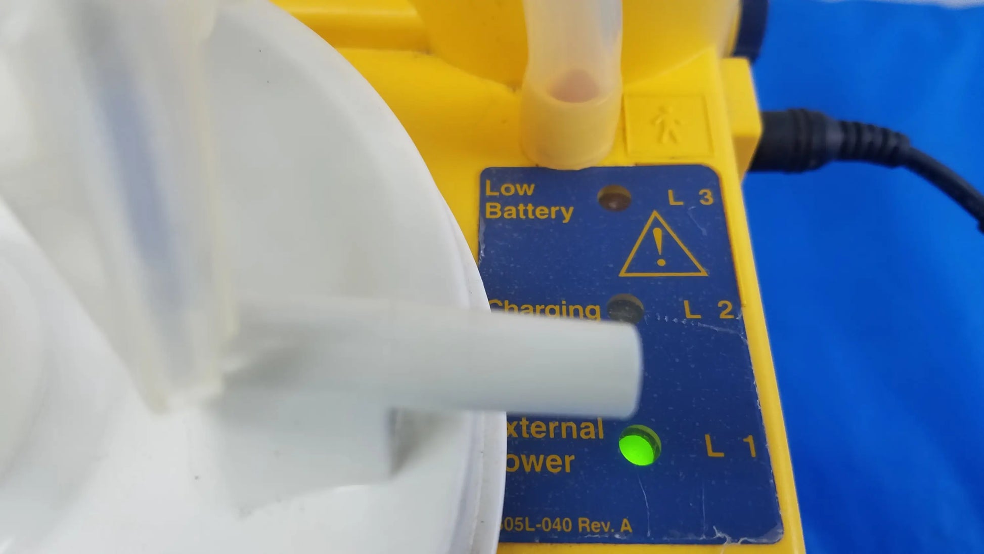 Laerdal Compact Suction Unit Ref 884301 Portable Suction Unit, second-hand product photo 4