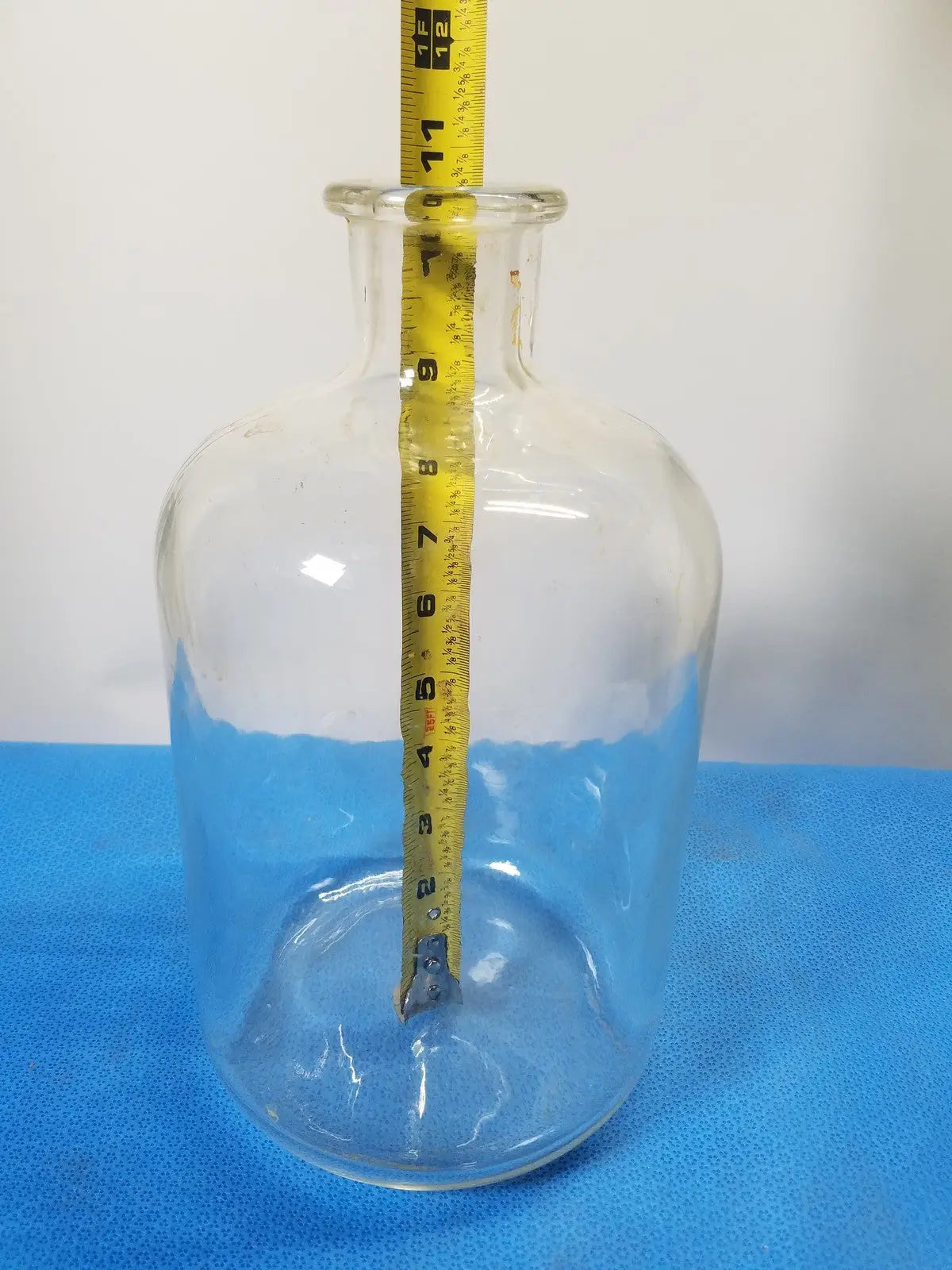 Unbranded Large Clear Glass Apothecary Bottle – Vintage Medical / Chemical Glassware Apothecary Bottle, second-hand product photo 5