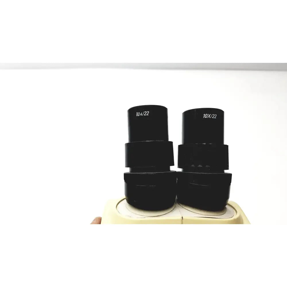 Black 10x/22 objective lenses mounted on beige microscope base of leica gz6e stereo zoom microscope model 13410750t