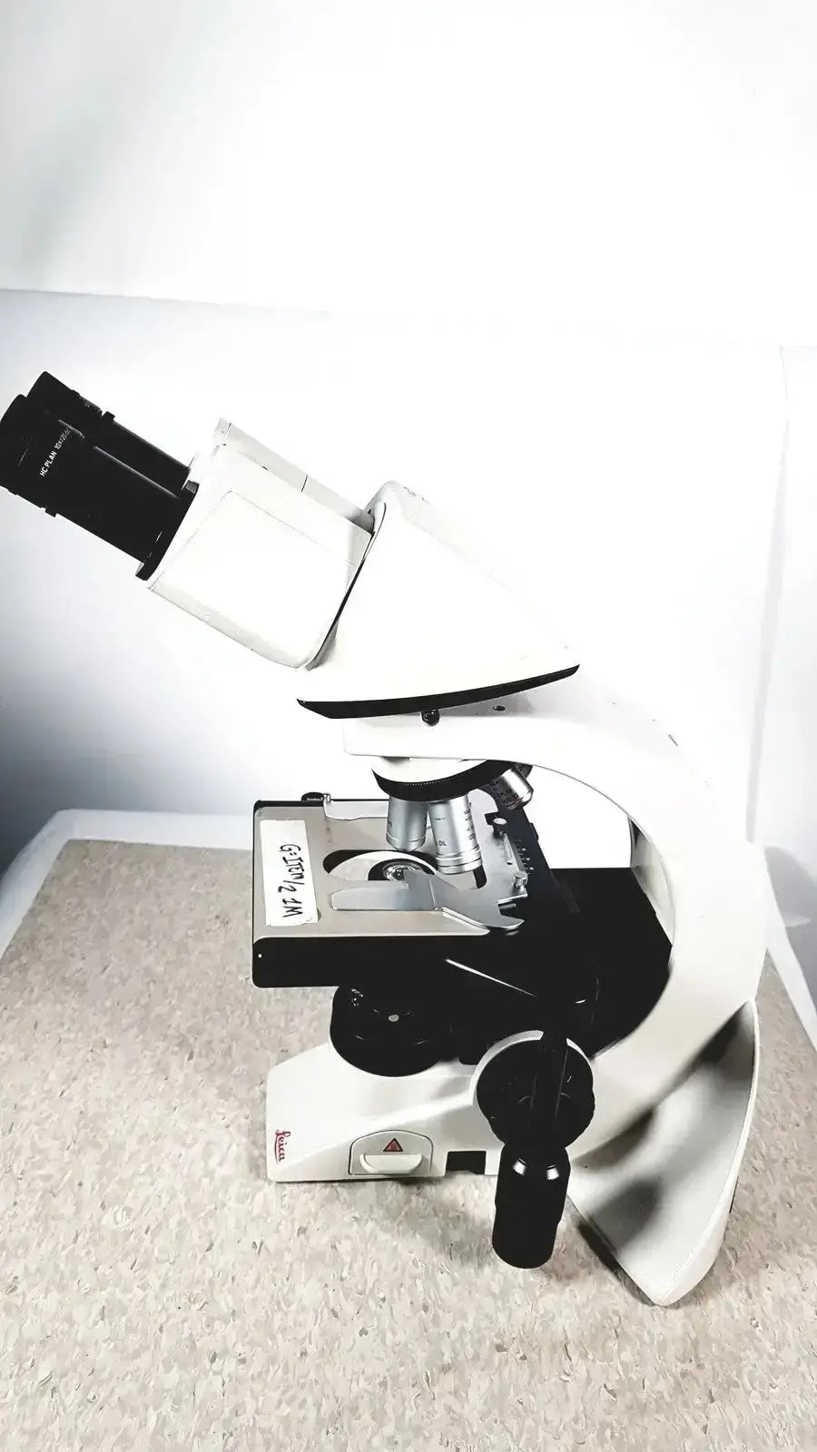 Leica Microscope Model DM1000 with Heads Microscope, second-hand product photo 1