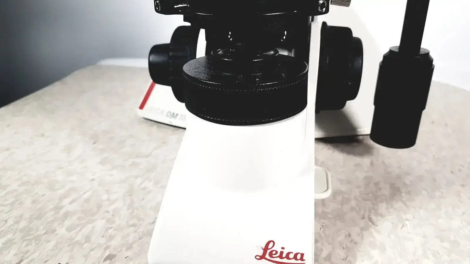 Leica Microscope Model DM1000 with Heads Microscope, second-hand product photo 19