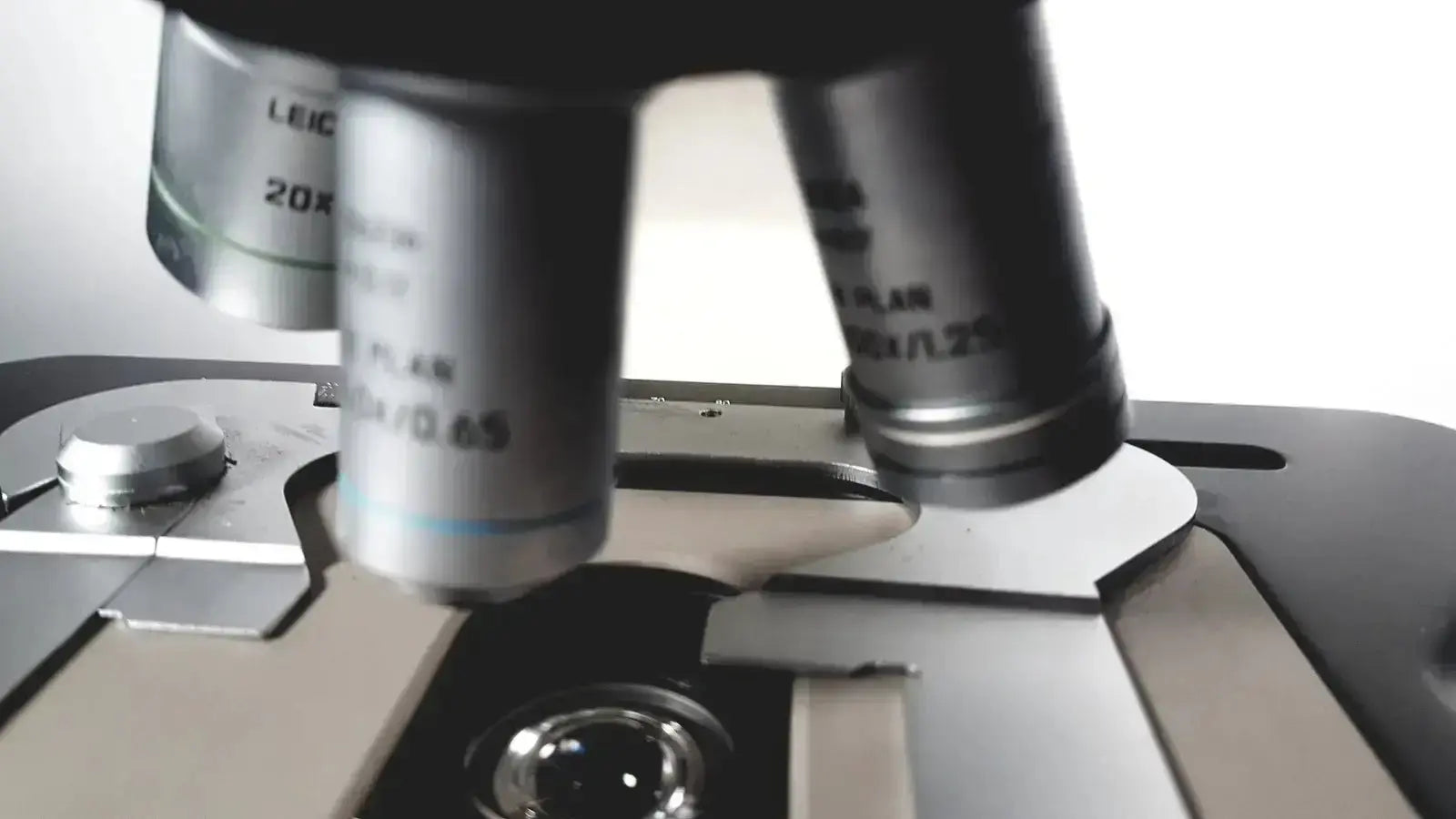 Leica Microscope Model DM1000 with Heads Microscope, second-hand product photo 13