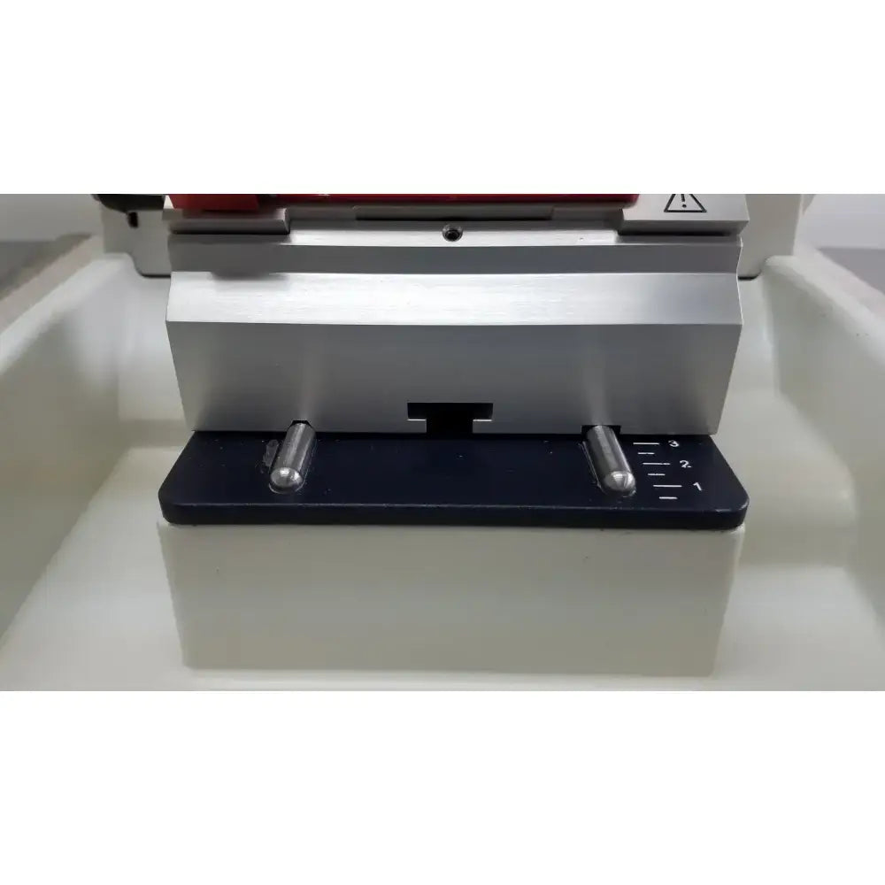 LEICA RM2235 Manual Rotary Microtome Histology Pathology Lab Tissue Sectioner Manual Rotary Microtome, second-hand product photo 3