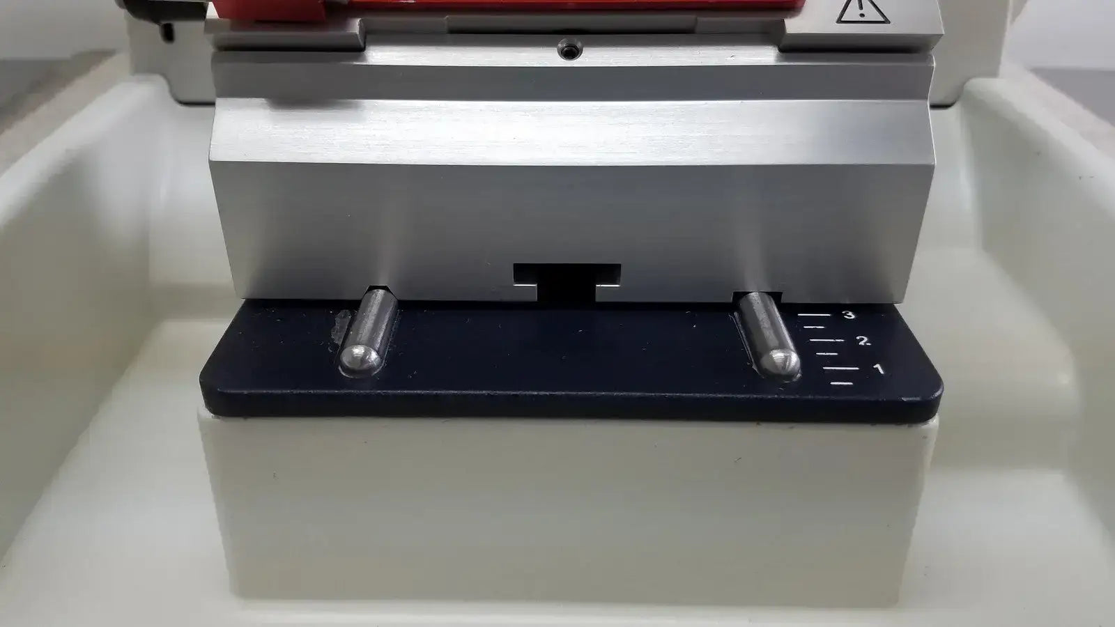 LEICA RM2235 Manual Rotary Microtome Histology Pathology Lab Tissue Sectioner Manual Rotary Microtome, second-hand product photo 3